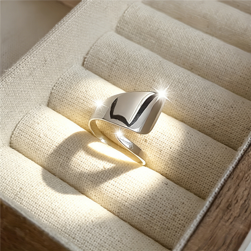 Minimalist Spiral Design Ring, Unisex Everyday Wear